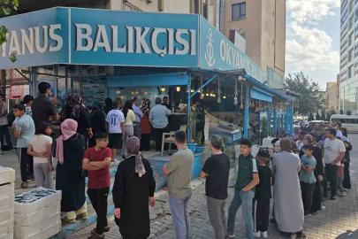 Şanlıurfa’da ucuz hamsi kuyruğu