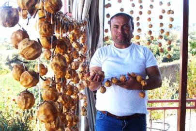 Sarıgöl’de balkonlar cennet elmasıyla renklendi