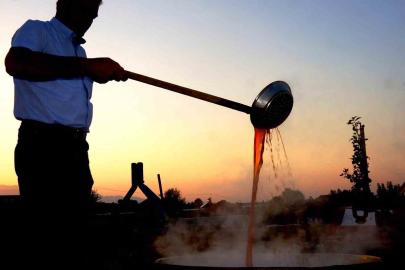 Sarıgöl’de pekmez köpüğü geleneği yaşatılıyor