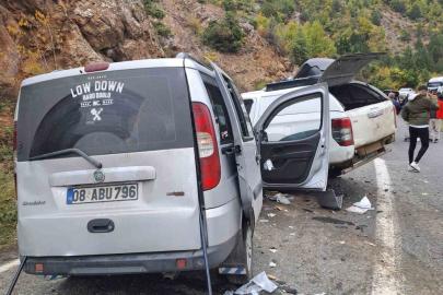 Şavşat’taki zincirleme kazada yaralanan genç hastanede hayatını kaybetti