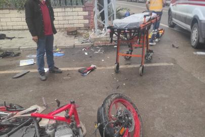 Servisle çarpışan motosikletteki 16 yaşındaki çocuk öldü