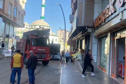 Siirt’te bir binadaki dairede çıkan yangında 7 kişi dumandan etkilendi