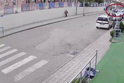 Siirt’te otomobilin çocuğa çarpma anı güvenlik kamerasına yansıdı