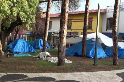 Sındırgı’da depremin ardından halk geceyi sokakta ve çadırlarda geçirdi
