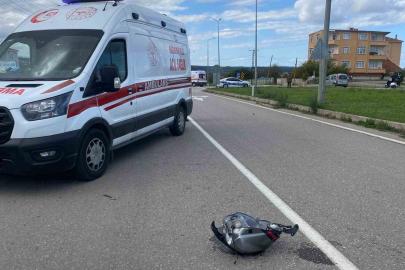 Sinop’ta hafif ticari araç ile iki motosiklet çarpıştı: 2 yaralı