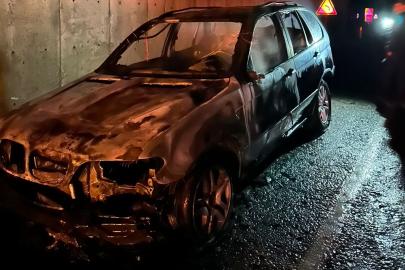 Sinop’ta yabancı plakalı araç küle döndü