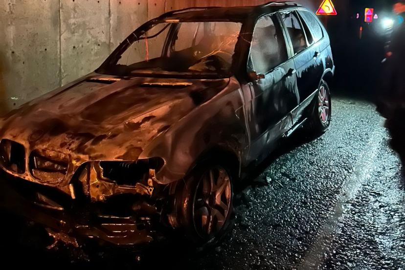 Sinop’ta yabancı plakalı araç küle döndü