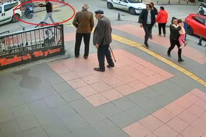 Sokak ortasında husumetlisine defalarca ateş etti