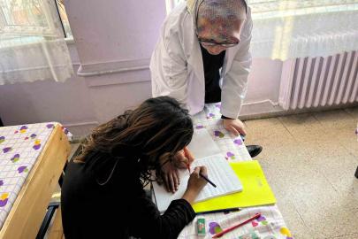 Sokakta dilenen ve okula gitmeyen 176 çocuk eğitime kazandırıldı