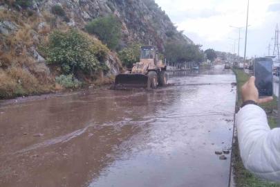 Söke’de toprak kayması: "Karayolu trafiğe kapandı"
