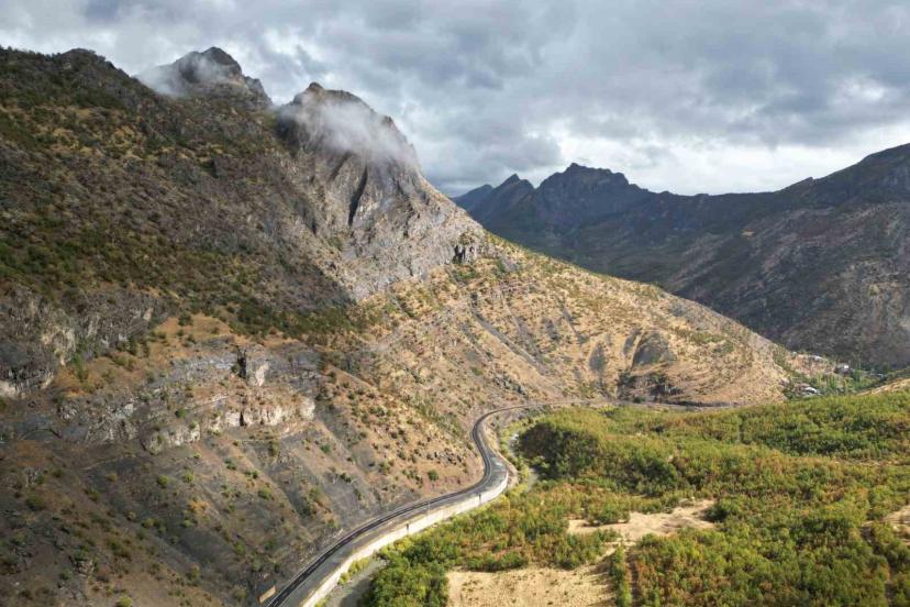 Sonbaharda meşe ormanları kartpostallık görüntüler oluşturdu