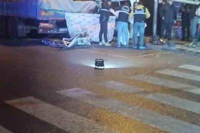 Sultanbeyli’de polisin "dur" ihtarına uymayan araç tıra arkadan çarptı: 1 ölü