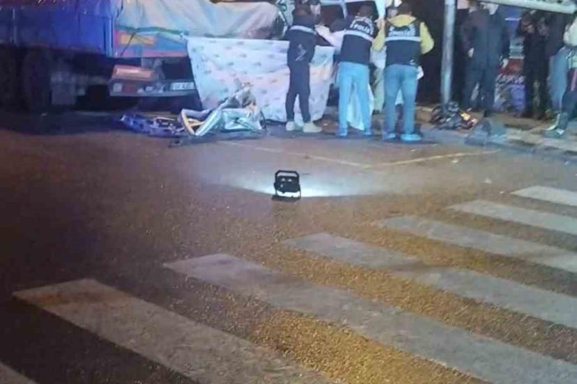 Sultanbeyli’de polisin "dur" ihtarına uymayan araç tıra arkadan çarptı: 1 ölü