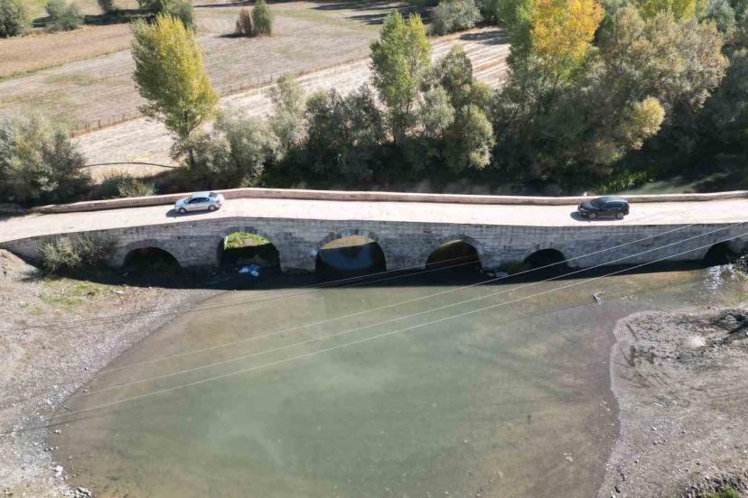 Tarihi köprü 2 bin yıldır hizmet veriyor