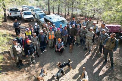 Tarım arazilerine zarar veren yaban domuzları için sürek avı