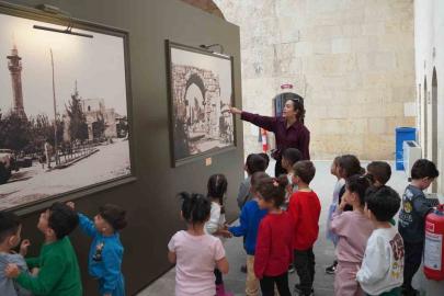 Tarsus Belediyesi, öğrencileri Kubat Paşa Medresesi’nde tarihle buluşturdu
