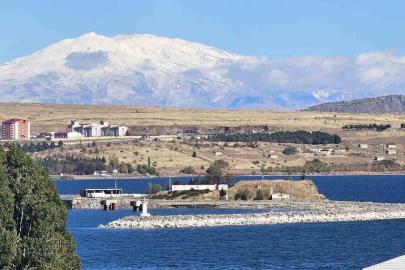 Tatvan’ın yüksek kesimleri beyaza büründü
