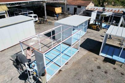 Tavas Belediyesi konteyner ve otobüs duraklarını kendisi üretiyor