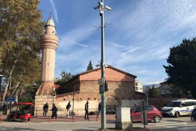 Tepki çeken restorasyon: "602 yıllık minare ayakta, 18 yıllık minare çürüyor"