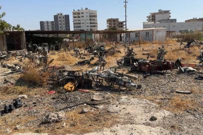 Terk edilen yediemin parkındaki araçlar yağmalandı