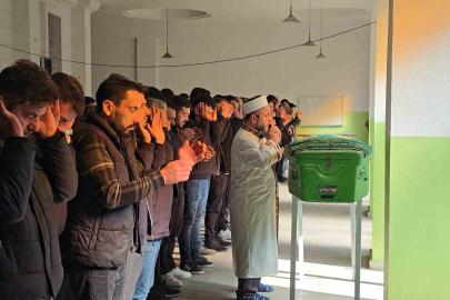 Tır kazasında hayatını kaybeden 22 yaşındaki sürücü son yolculuğuna uğurlandı