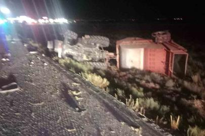 Tır traktöre bağlı tarım makinesine çarptı: 1 yaralı