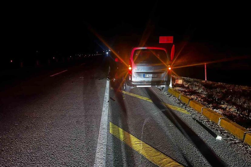 Tırla hafif ticari aracın çarpıştığı kazada 2 kişi yaralandı