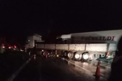 Tırların kazası ucuz atlatıldı