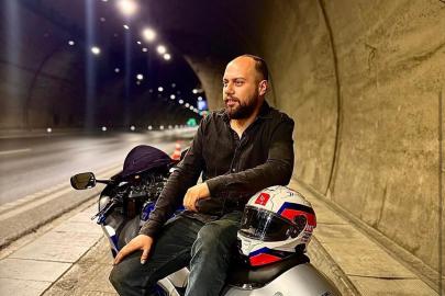 Toprak yığınına çarpan motosiklet sürücüsü hayatını kaybetti