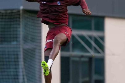 Trabzonspor kafasını kullanıyor