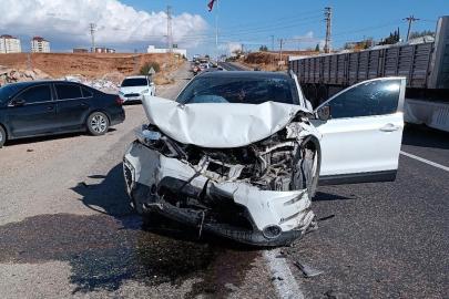 Traktör ile otomobil çarpıştı: 4 yaralı