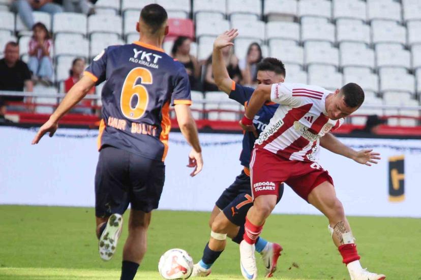 Trendyol Süper Lig: Antalyaspor: 0 - RAMS Başakşehir: 4 (Maç sonucu)