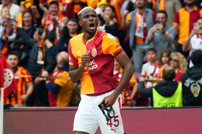 Trendyol Süper Lig: Galatasaray: 1 - Göztepe: 1 (İlk yarı)