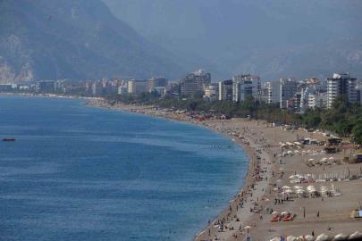 Türkiye kışı yaşarken Antalya’da yazdan kalma günler