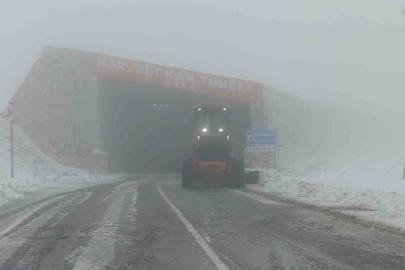 Turuncu kaplanların kar mesaisi Karabet Geçidi’nde başladı