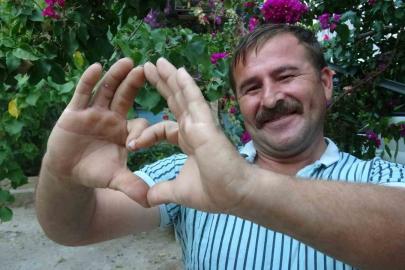 Uçağa valizleri yüklerken sempatik tavırlarıyla meşhur oldu, o anlar milyonlarca kez izlendi