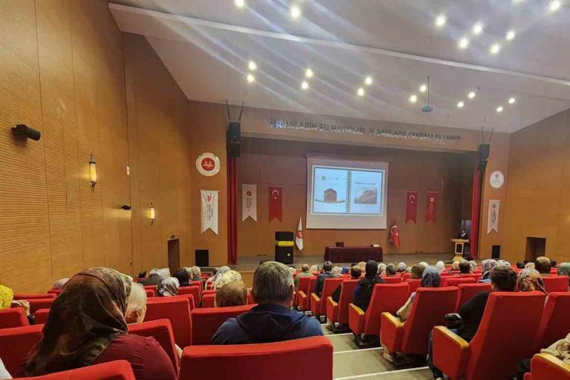Umreye gidecek olan vatandaşlara yönelik hazırlık semineri düzenlendi
