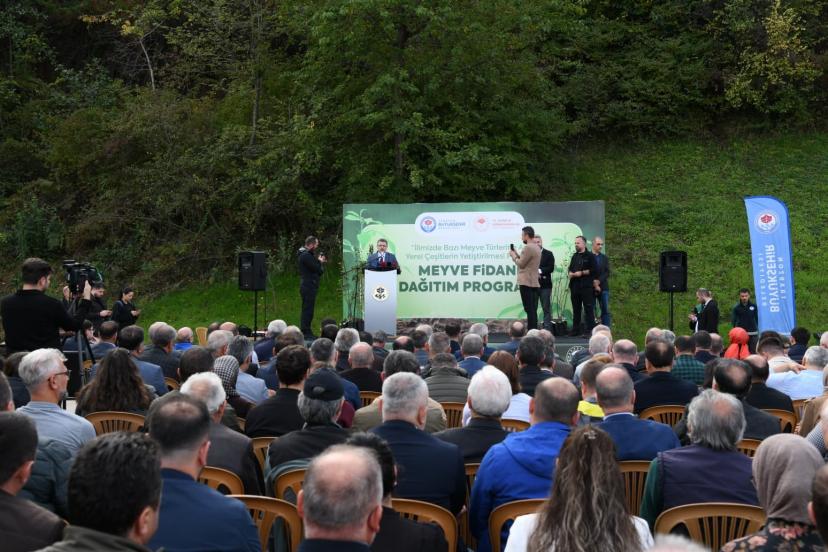 Unutulmaya ve kaybolmaya yüz tutmuş meyve türlerinin fidanları üretici ile buluşturuldu