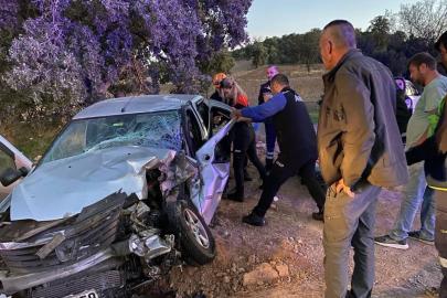 Uşak’ta otomobil ile traktör çarpıştığı kazada karı koca yaralandı