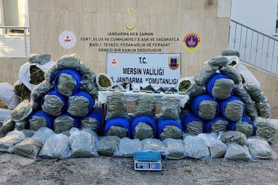 Uyuşturucu satıcılarına şafak operasyonu: Yüzlerce kilo uyuşturucu ve 5 tabanca ele geçirildi