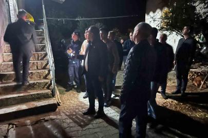 Vali Özkan, deprem sonrası Gördes’te incelemelerde bulundu