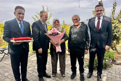 Vali Özkan ve beraberindekilerden şehit ailesine anlamlı ziyaret