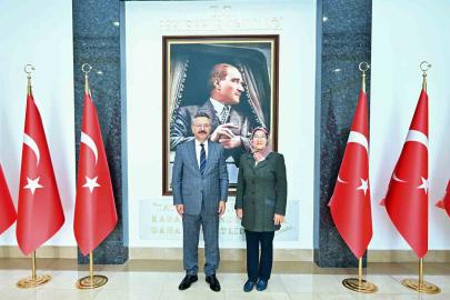 Valilik konutunu satıp okul yaptıran Vali Aksoy’u mahallenin muhtarı ziyaret etti