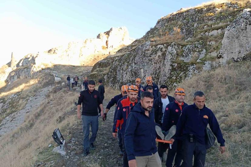 Van Kalesi’nden düşen kişi ağır yaralandı