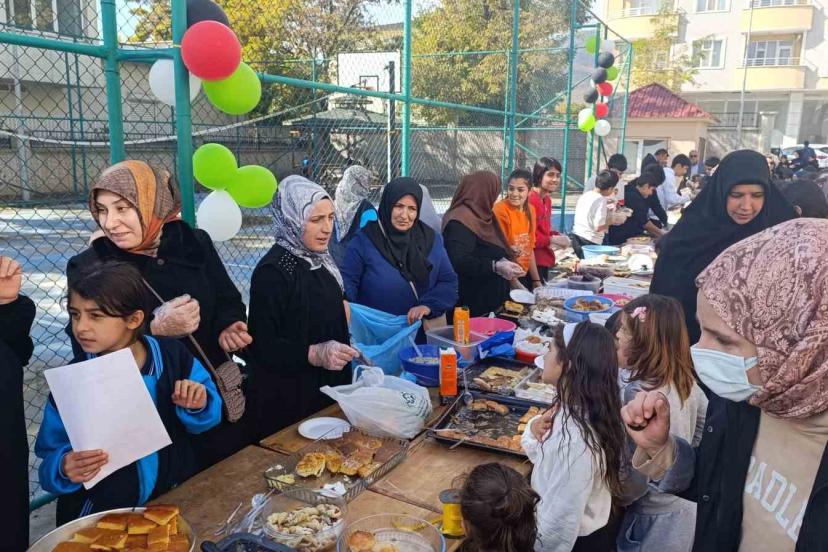 Van’da Gazze yararına hayır panayırı düzenlendi