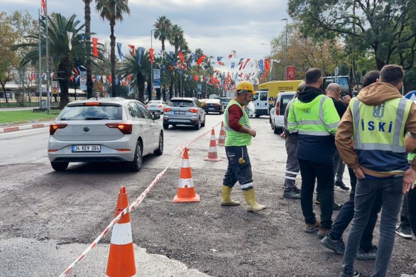 Vatan Caddesi’nde çöken yol toprakla doldurularak trafiğe açıldı