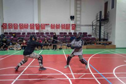 Video oyunu merakı baba-oğlu kılıç sporunda buluşturdu