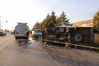 Yakıt tankerine çarpan kamyonetin sürücüsü hayatını kaybetti