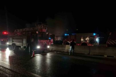 Yalova’da seyir halindeki tır alevlere teslim oldu