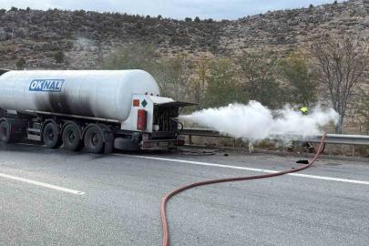 Yanan karbondioksit tankerine profesyonel müdahale felaketi önledi